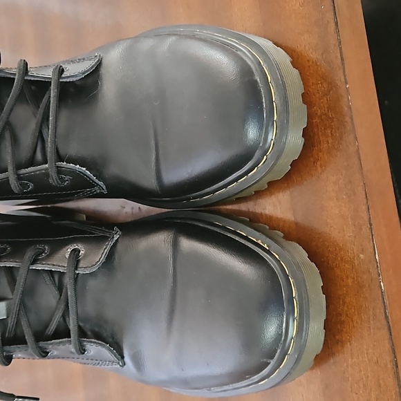 Boots - Picture 5 of 6